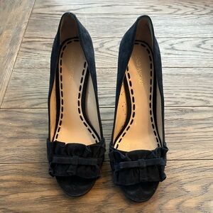 Enzo Angiolini Navy Emaielee Suede Ruffle Bow Peep-Toe Pumps